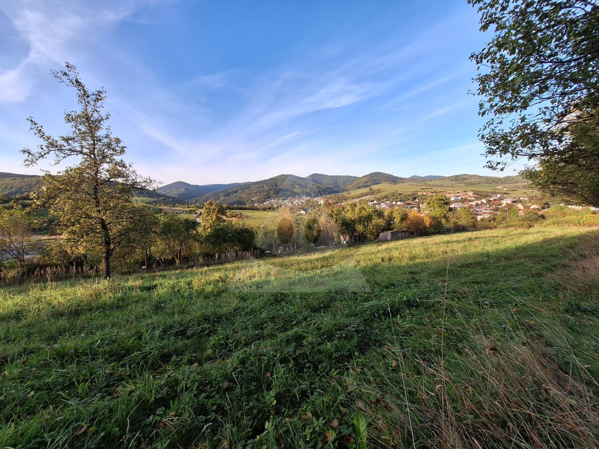Land for recreation on a gentle slope Papradno