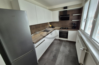 Voľný od Júna - 2-izbový byt bez balkóna / 56 m2 / - Žilina ( Bulvár )