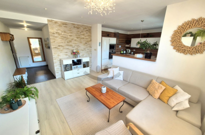 Rezervovaný - ELEGANTNÝ 3-IZBOVÝ BYT S LOGGIOU / 81 m2 / - Bytča