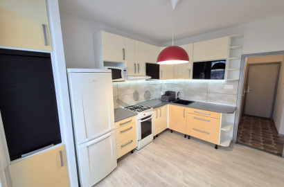 4-room apartment with loggia / 83 m2 / - Žilina